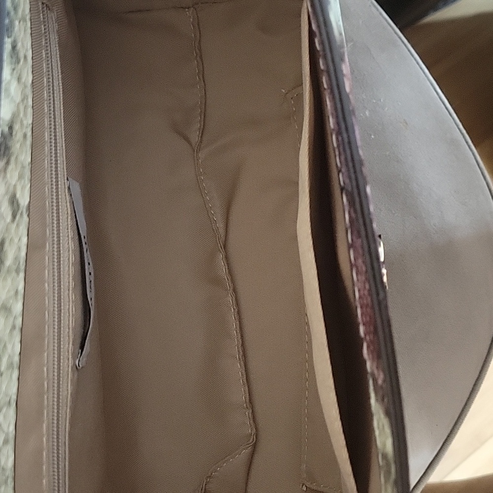 JustFab Handbag - Picture 8 of 10